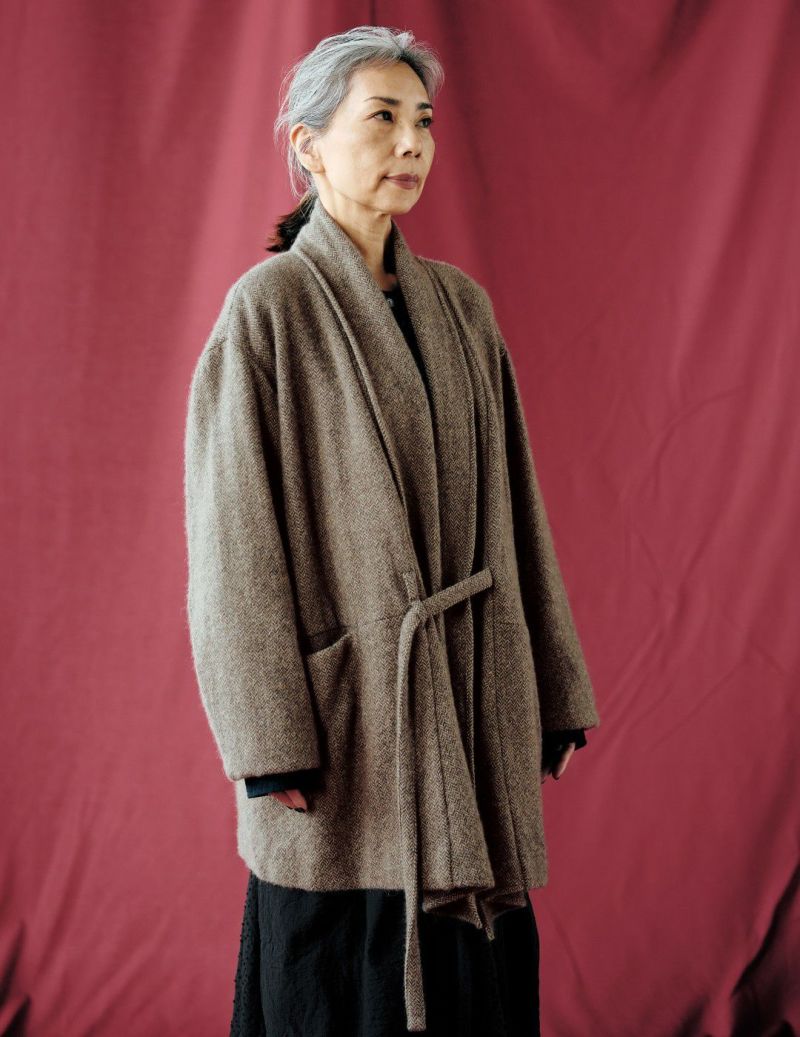 64 ベージュ：モデル152cm