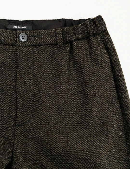 44 カーキ