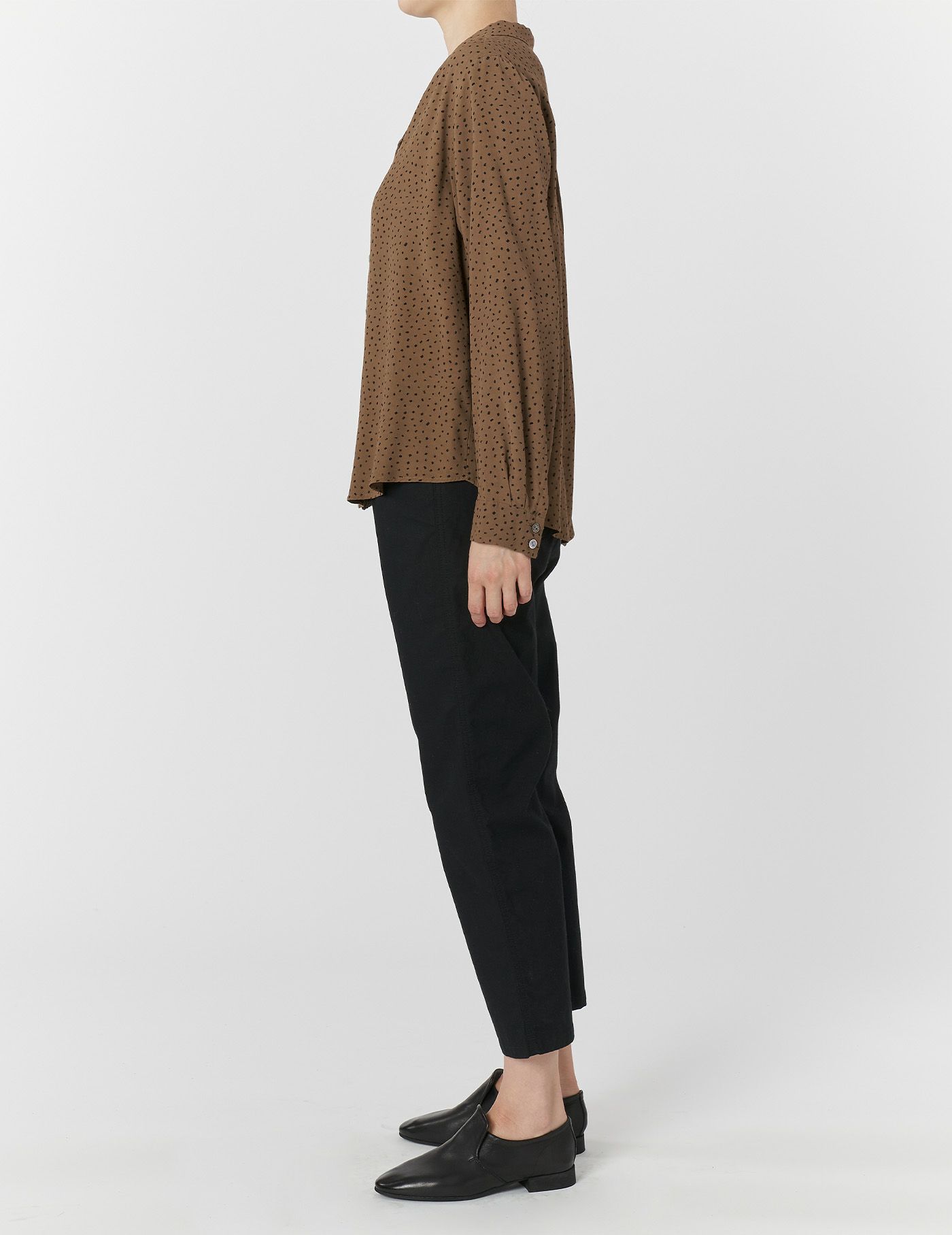 64 ベージュ
