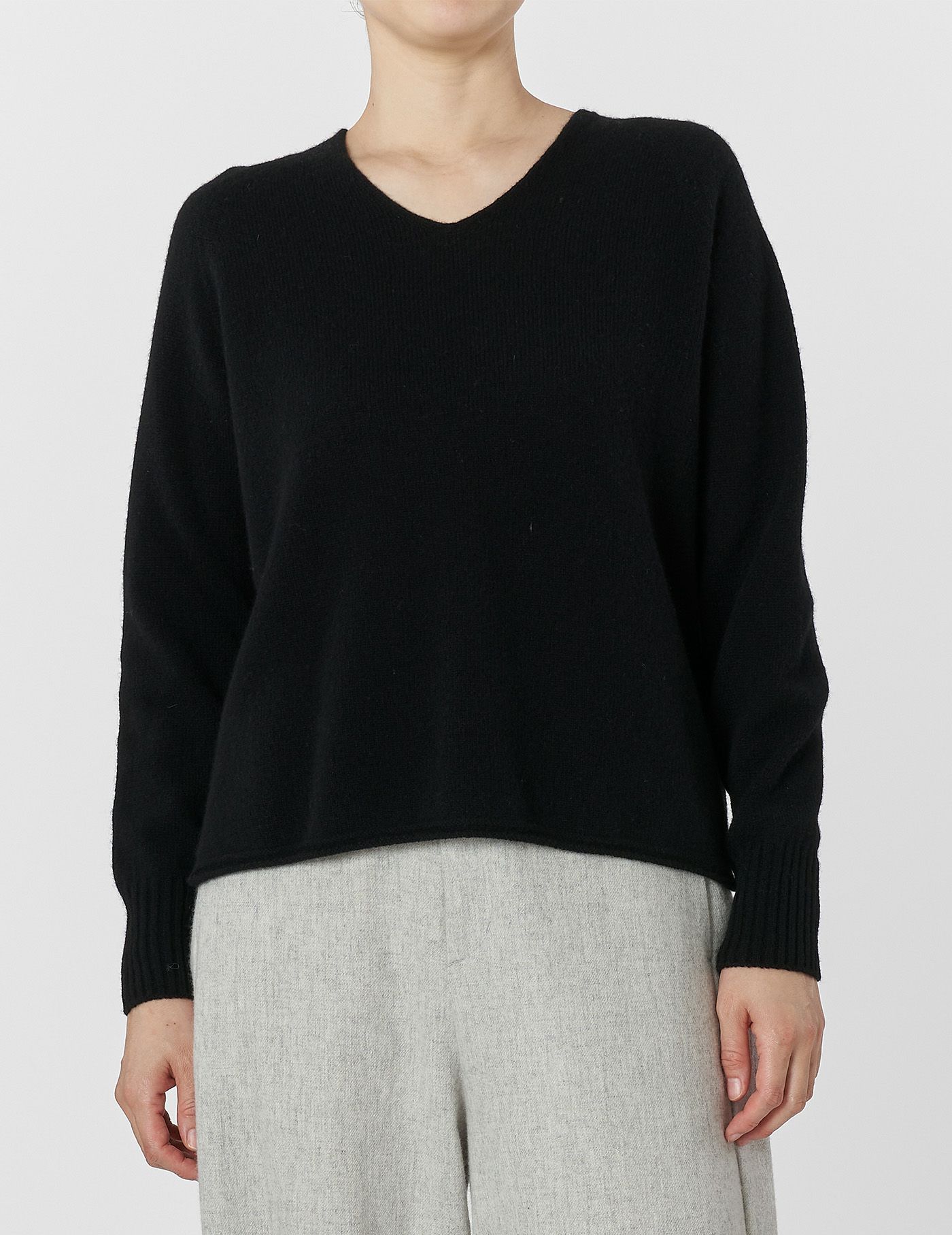 FINAL SALE】エアリーウール ラウンドヘムVネック プルオーバー