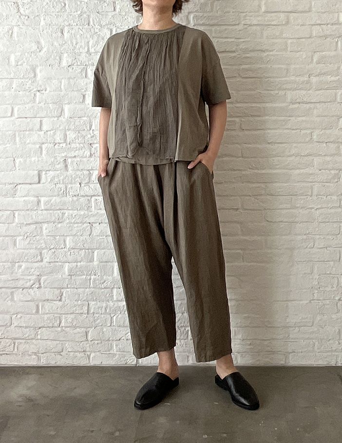 44 カーキ：スタッフ 167cm