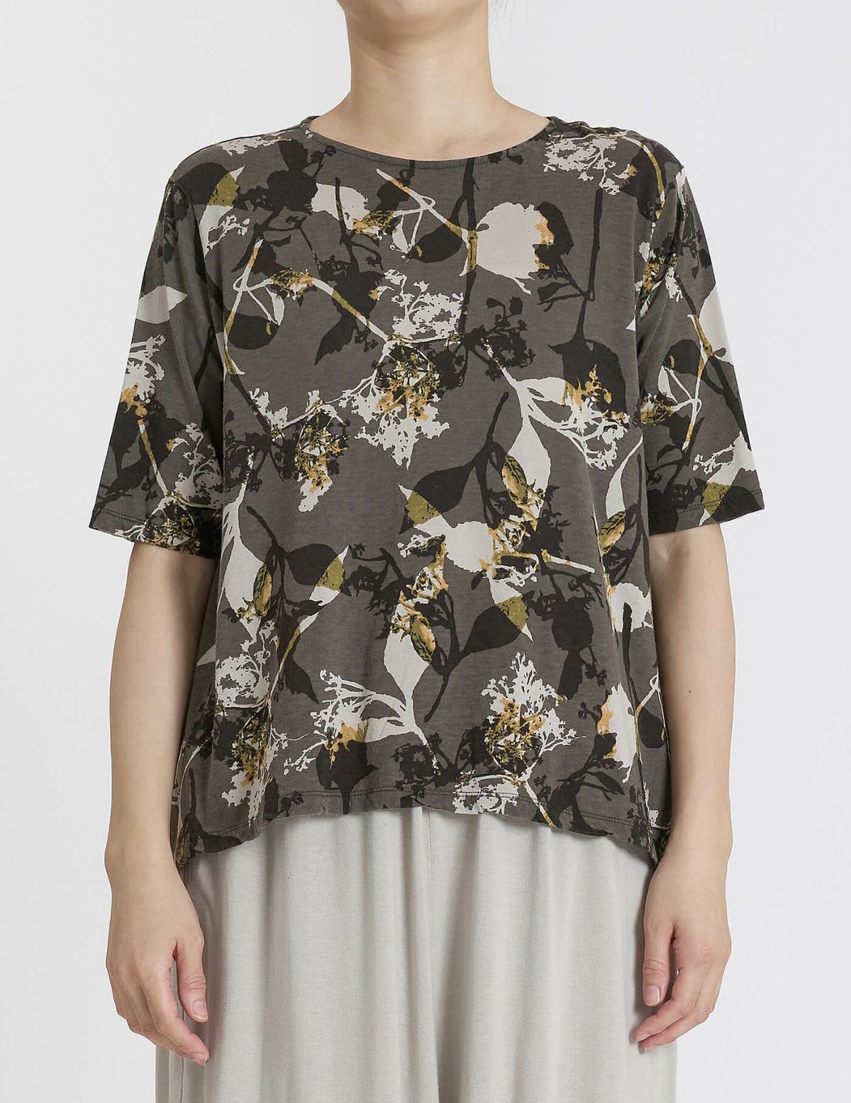 44 カーキ/36size：モデル170㎝