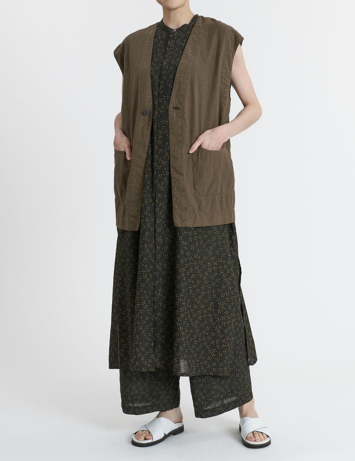 44 カーキ/36size：モデル 169cm