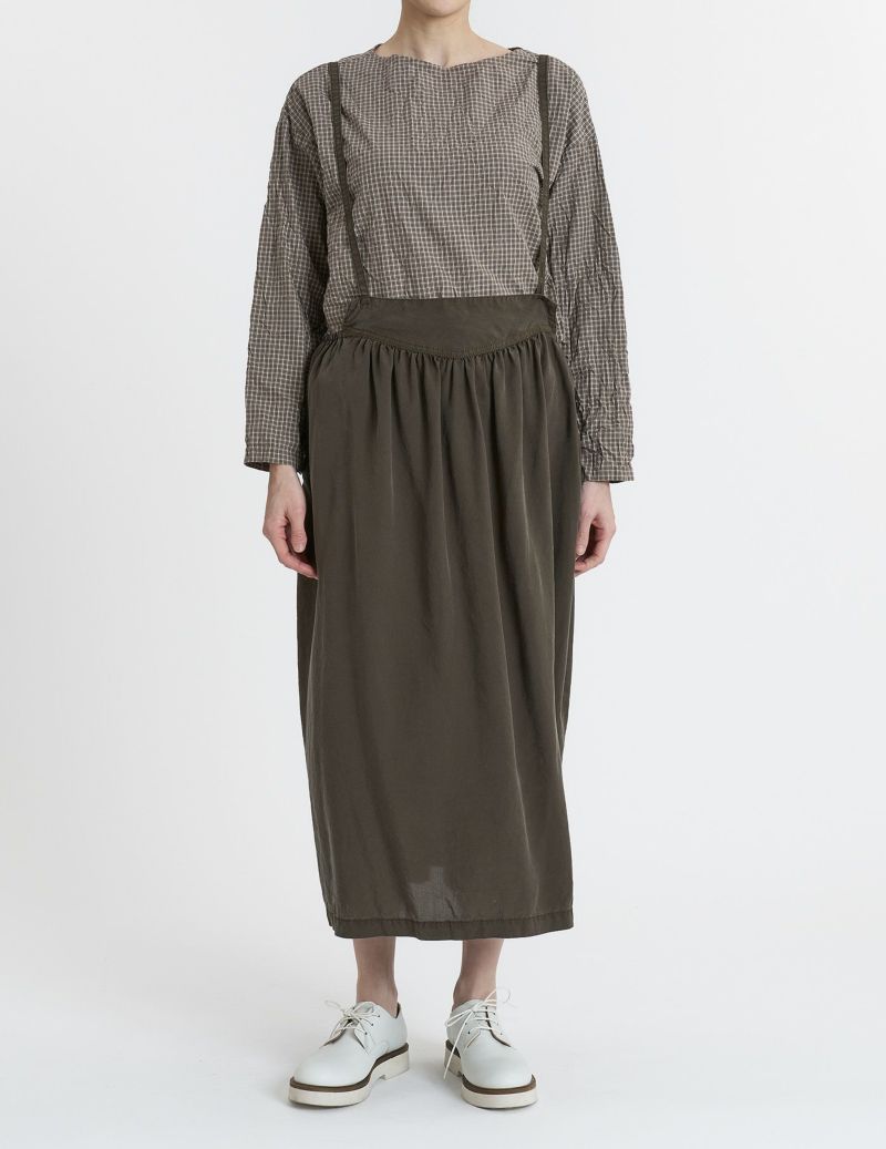 44 カーキ：モデル 169cm