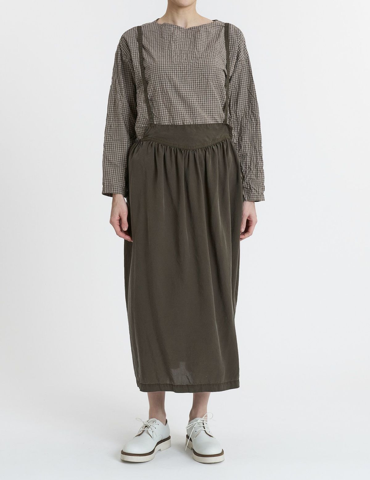 44 カーキ：モデル 169cm