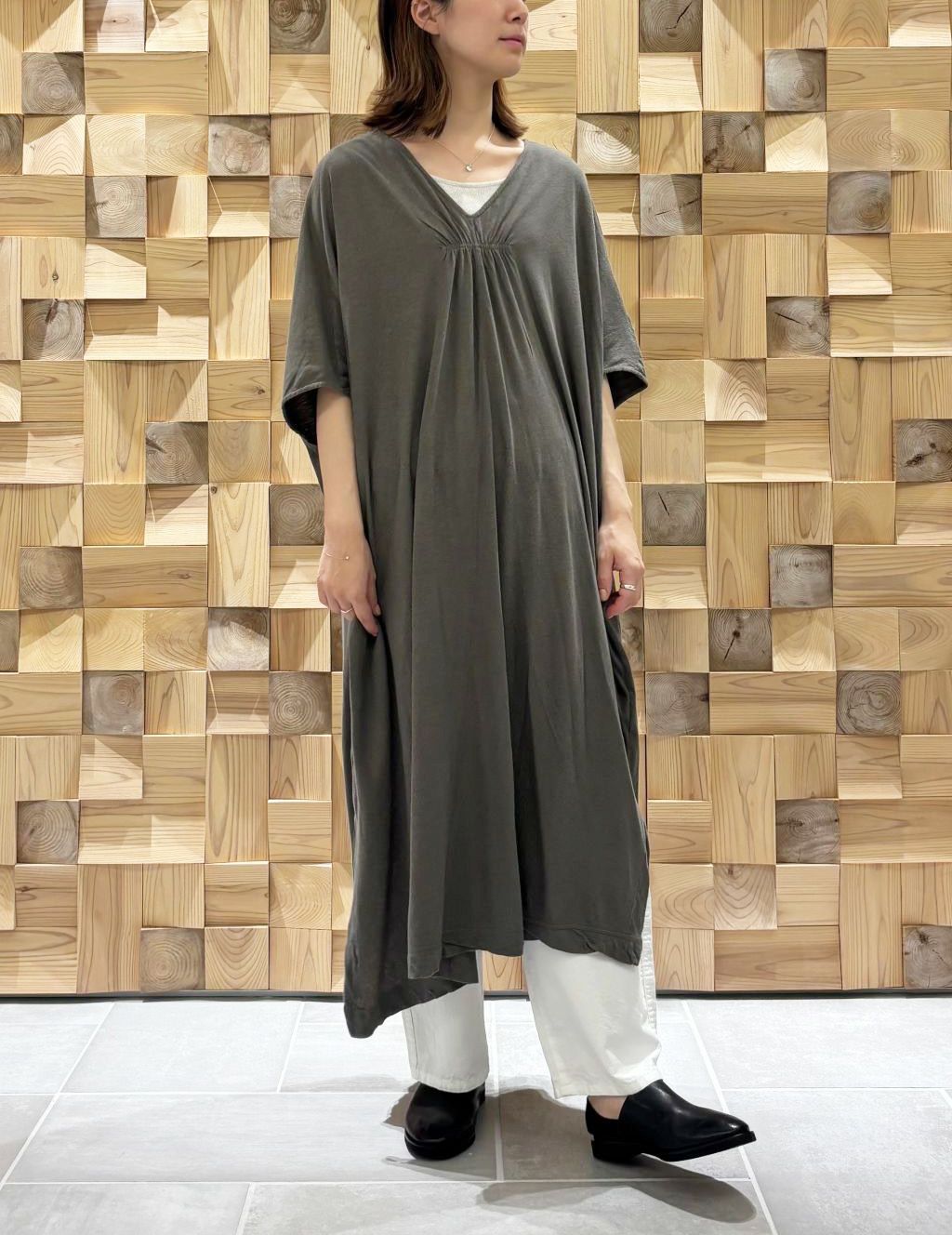 01 ホワイト/36size：スタッフ161㎝