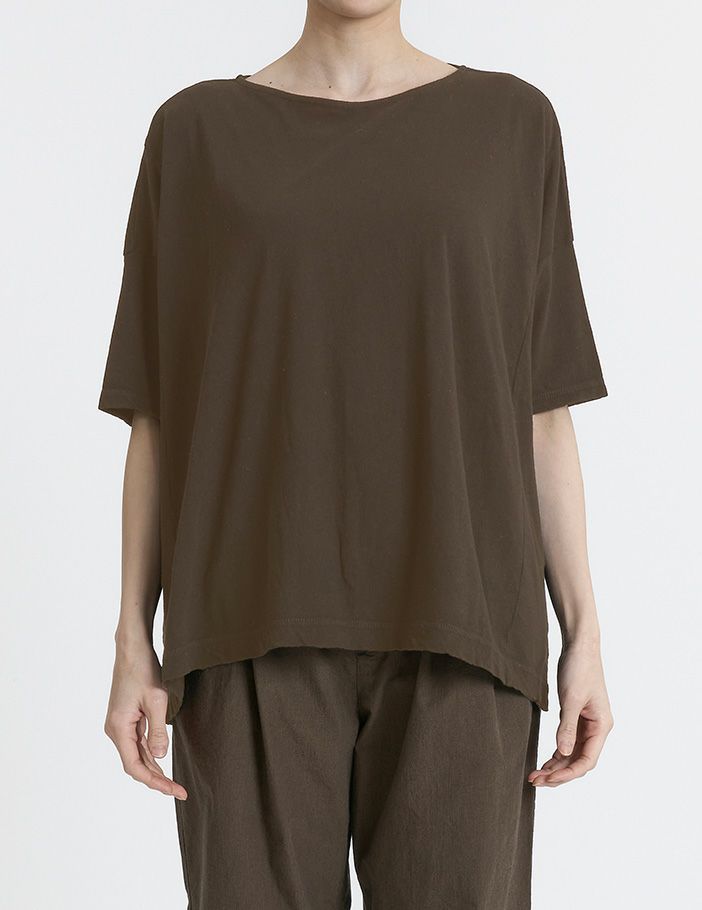 44 カーキ：モデル 169cm