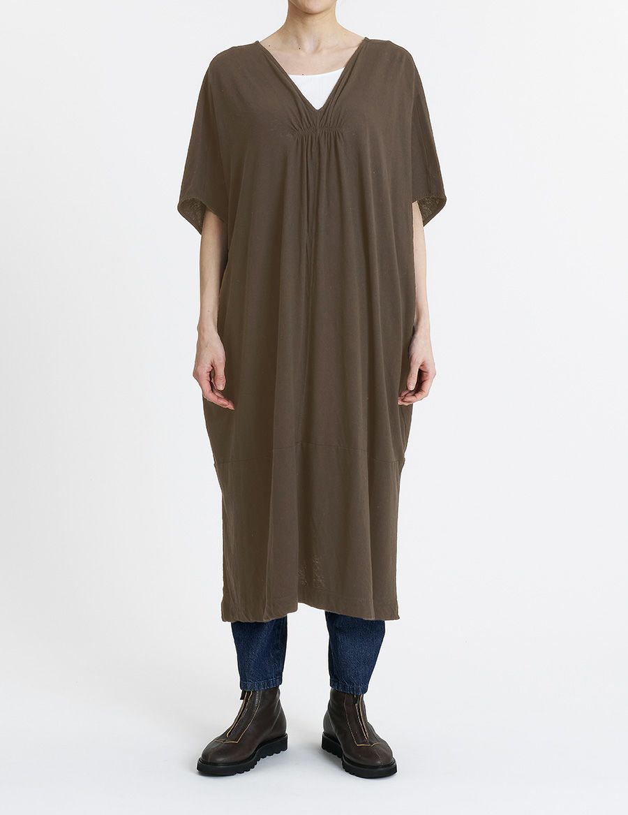 44 カーキ：モデル 169cm