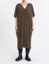 44 カーキ：モデル 169cm