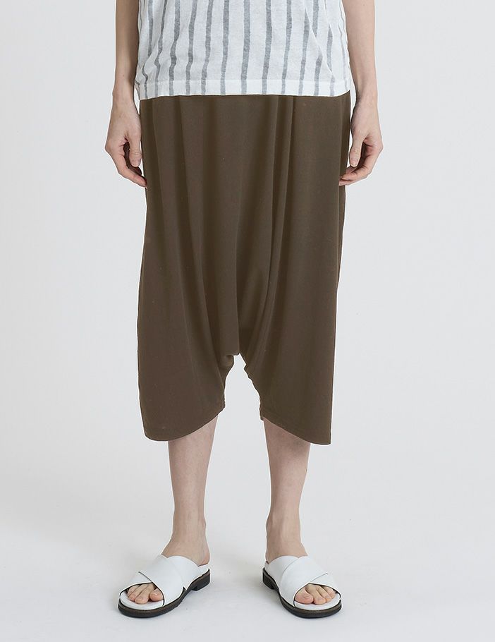 44 カーキ：モデル 169cm