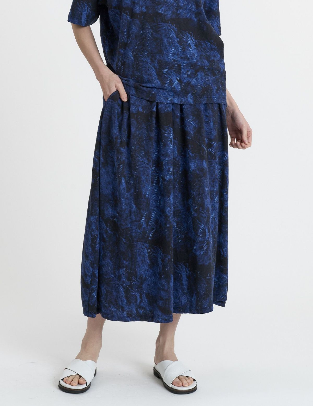 24 インディゴ：モデル 169cm