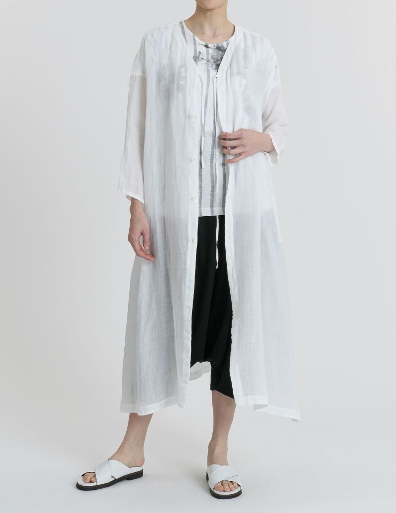 01 ホワイト：モデル 169cm