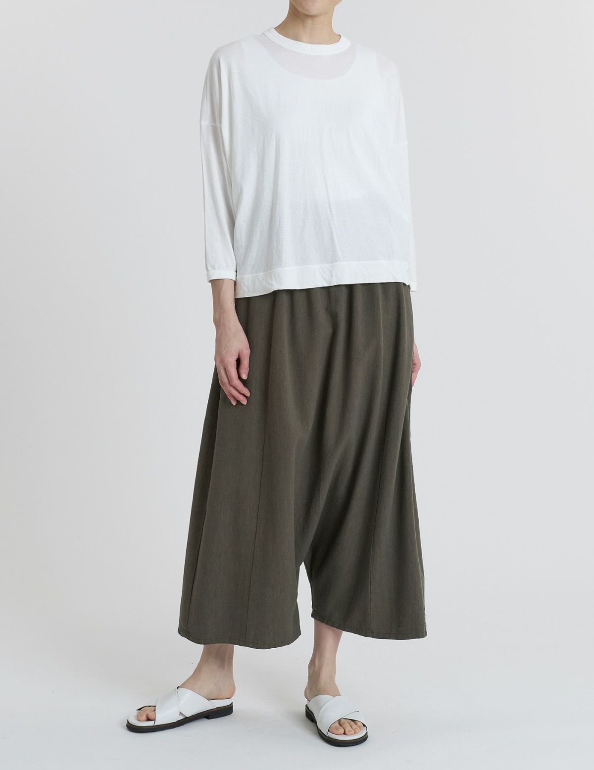 44 カーキ/36size： モデル 169cm