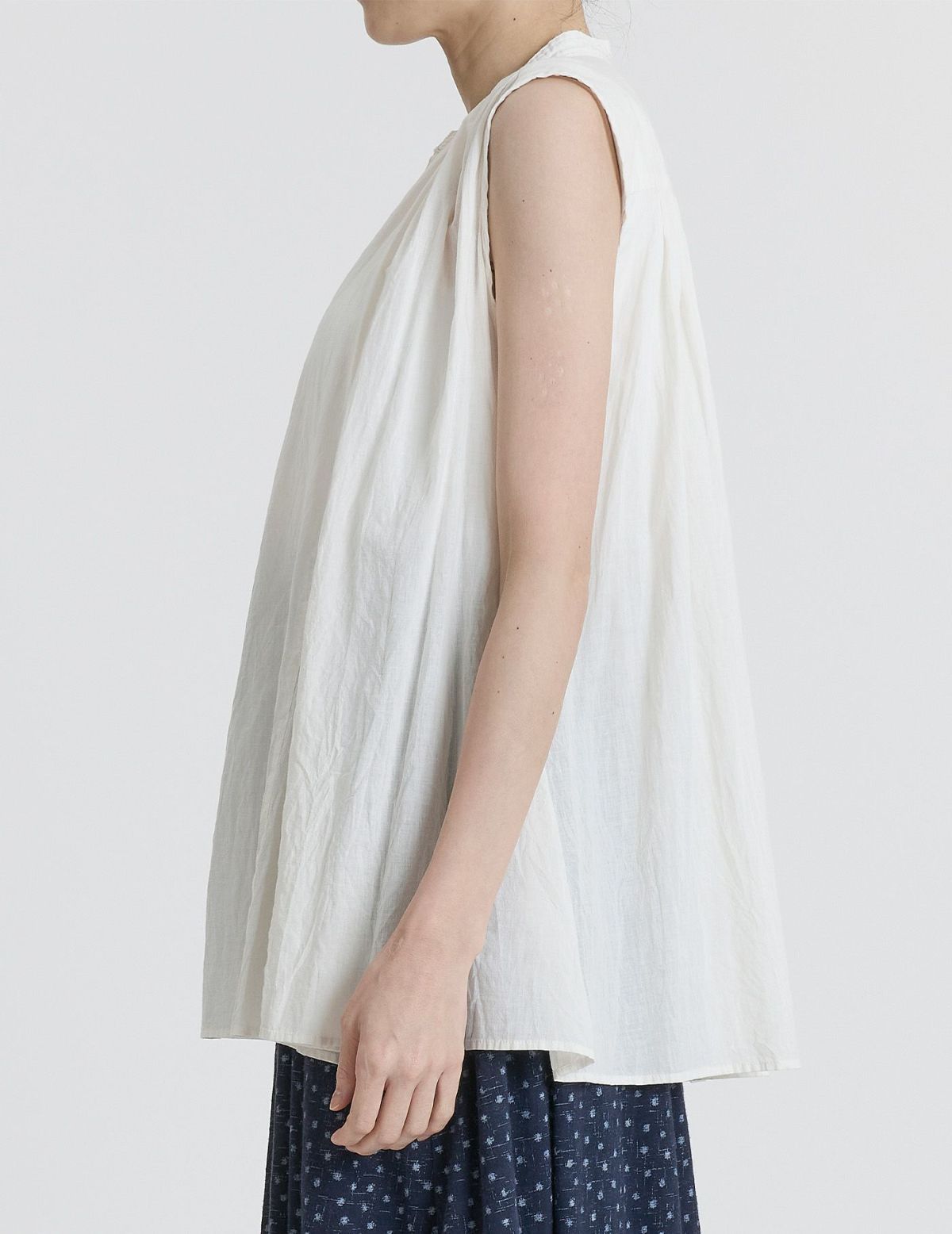 02 オフホワイト