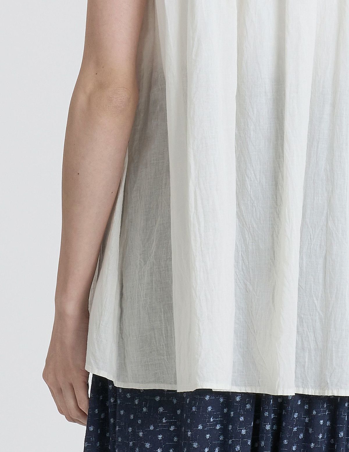 02 オフホワイト