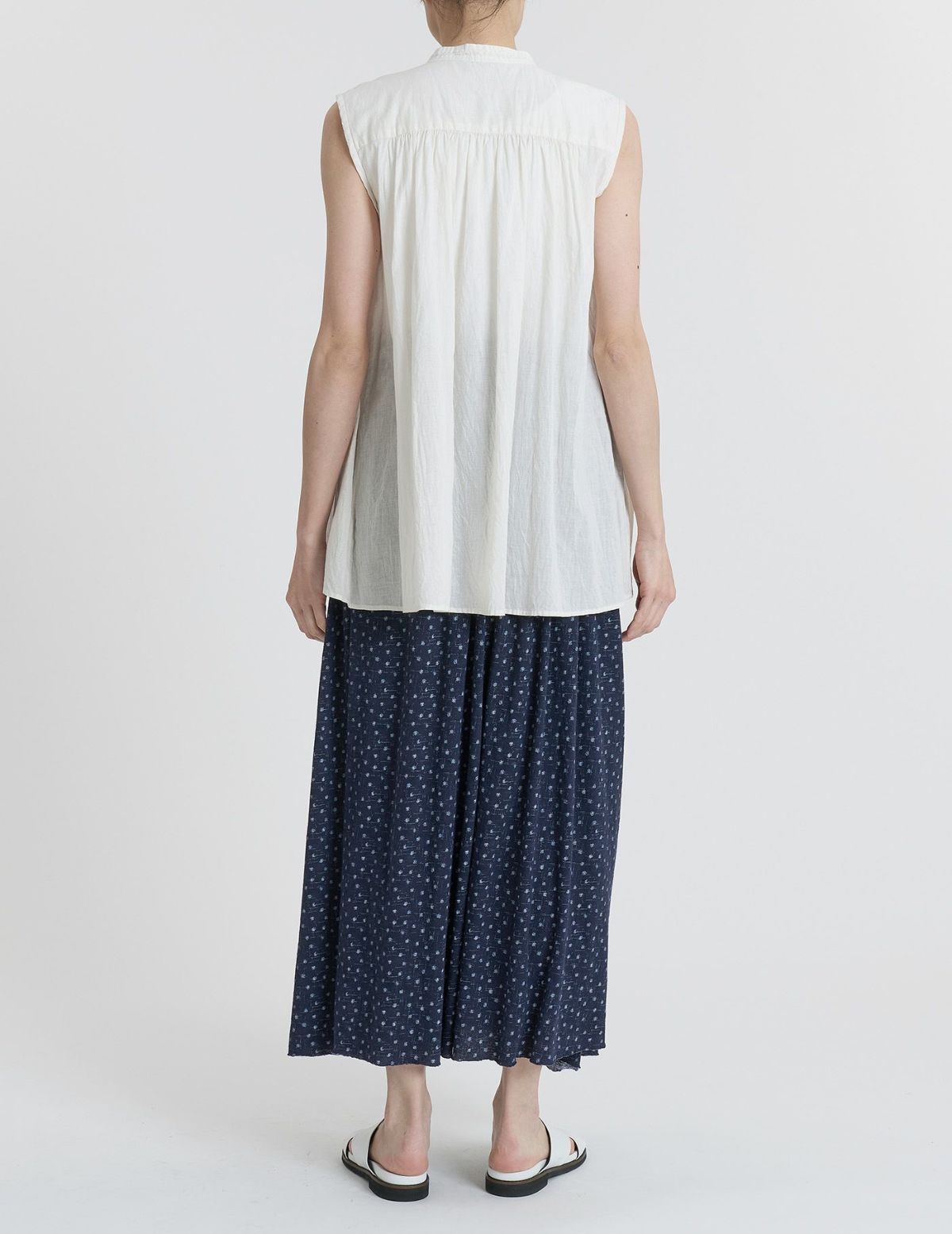 02 オフホワイト