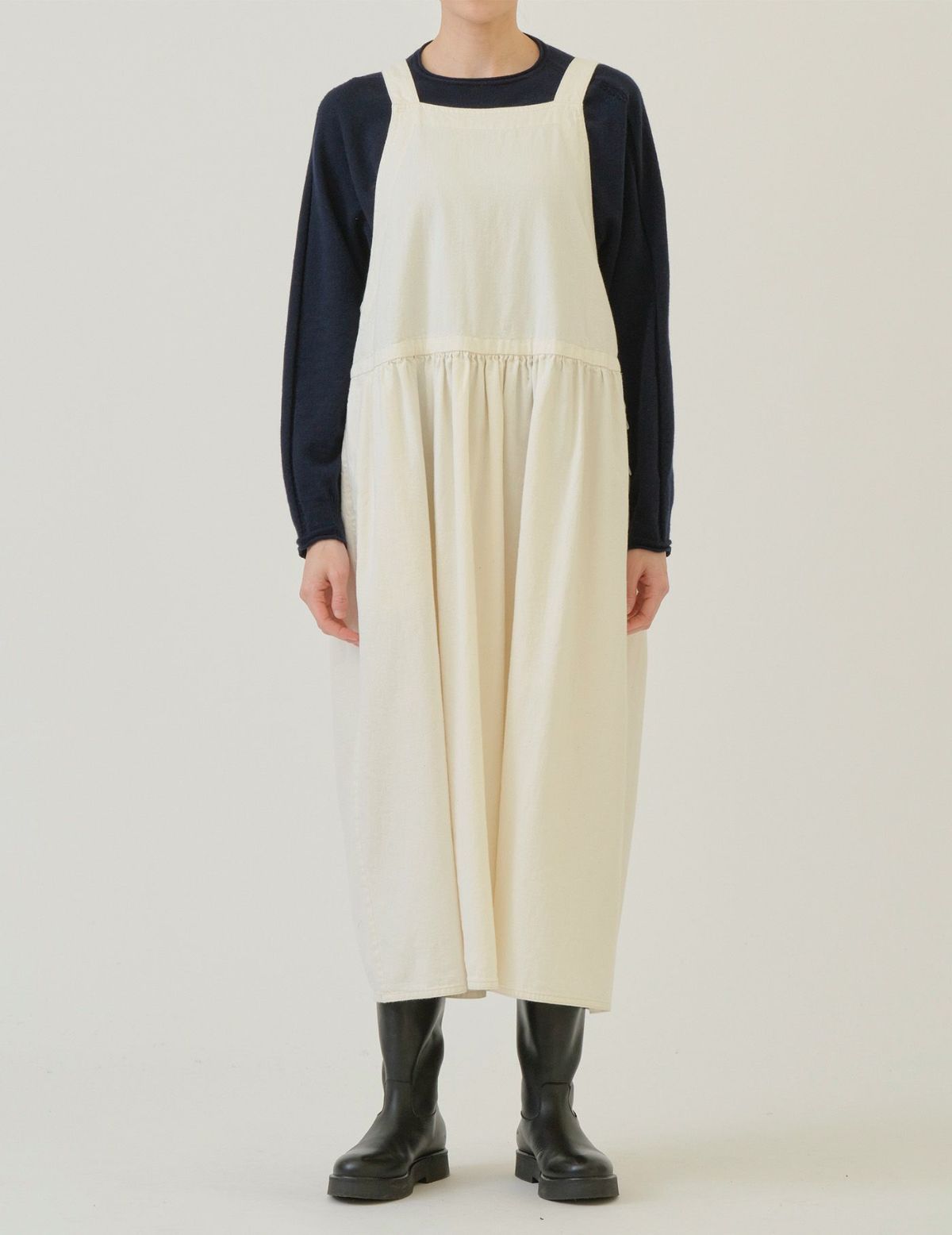 02 オフホワイト/36size：モデル 169cm