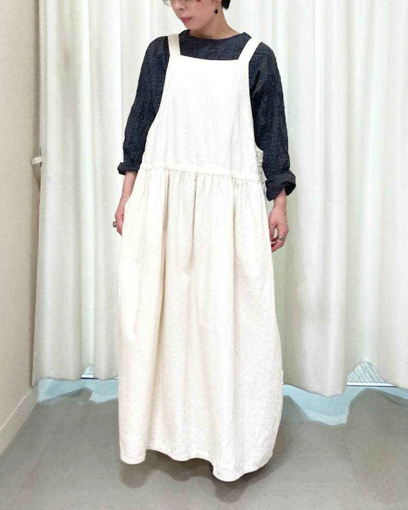 02 オフホワイト/36size：スタッフ149㎝