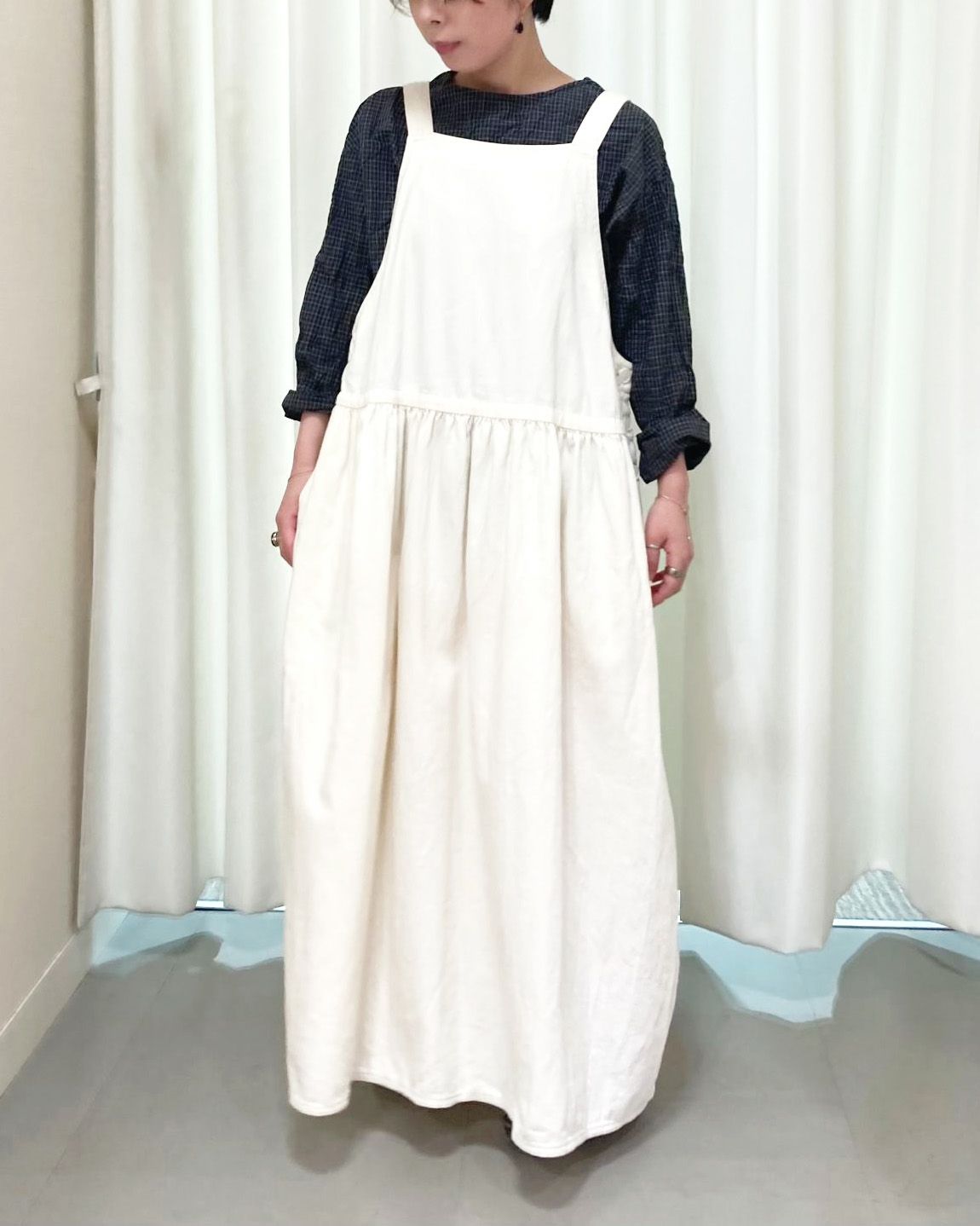 02 オフホワイト/36size：スタッフ149㎝