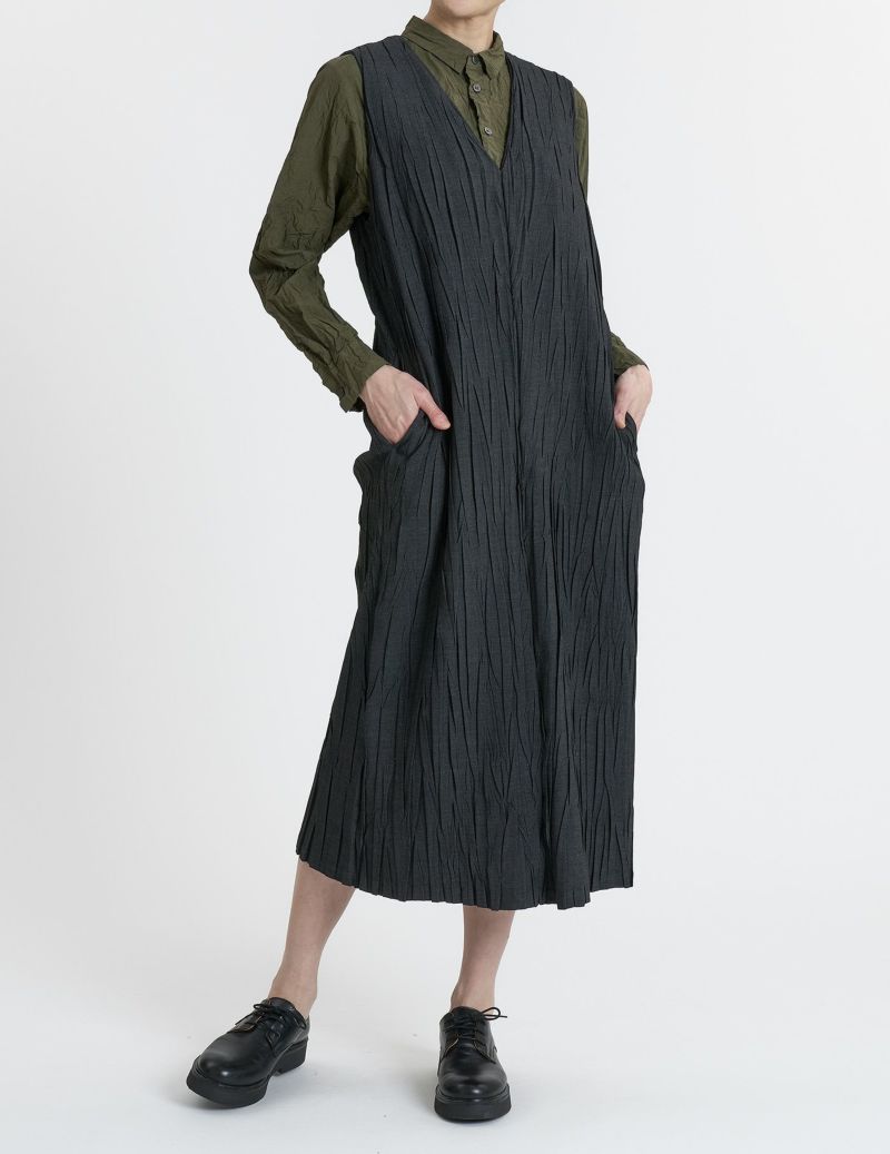 53 チャコール：モデル 169cm