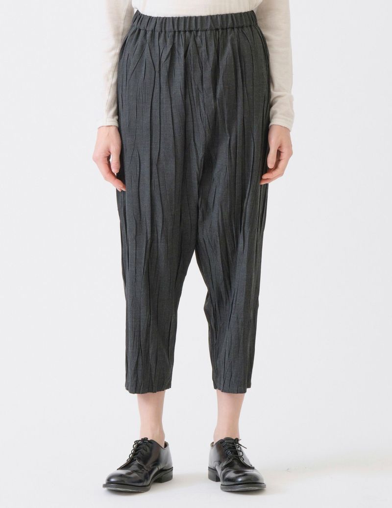 53 チャコール：モデル 169cm