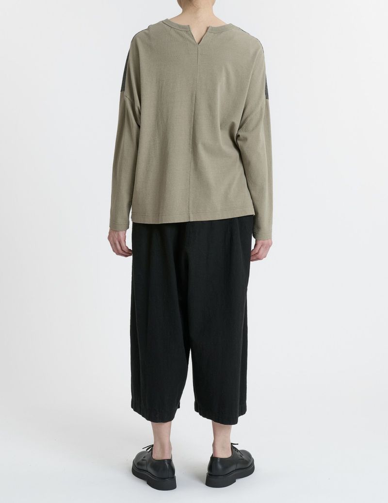 44 カーキ44 カーキ(後衿ぐりスリットは画像より2.5cm短くなります)