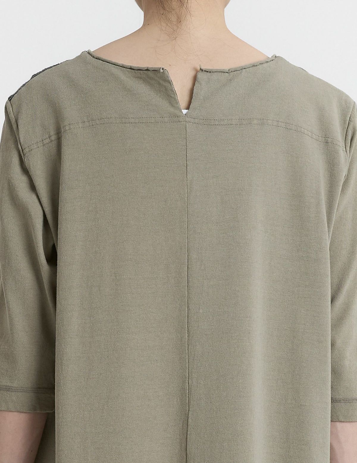 44 カーキ(後衿ぐりスリットは画像より3cm短くなります)