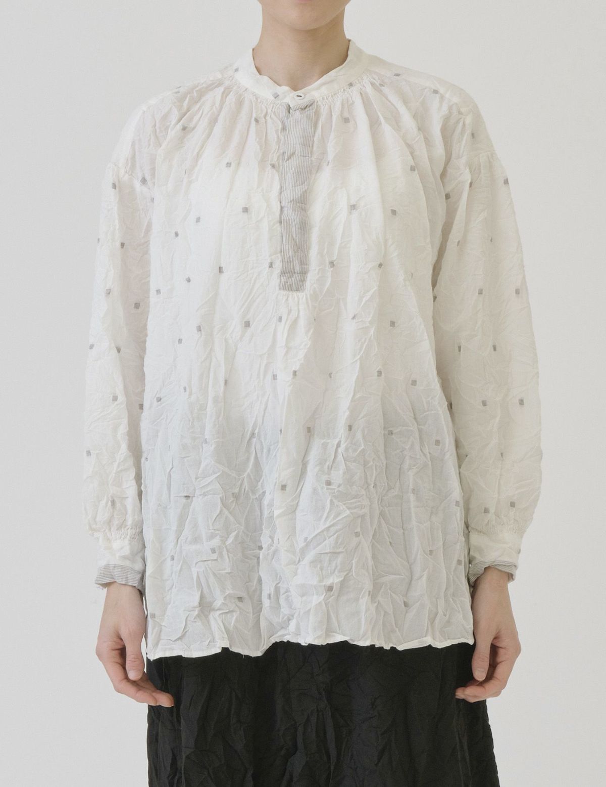 02 オフホワイト/36(M)：モデル 169cm