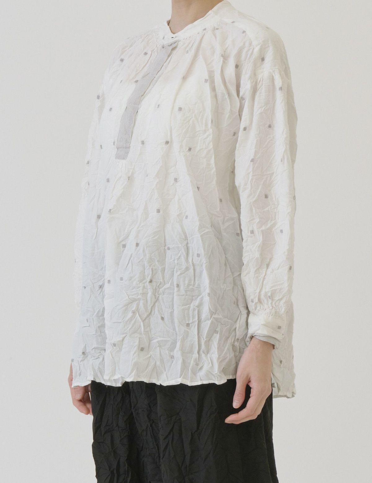 02 オフホワイト