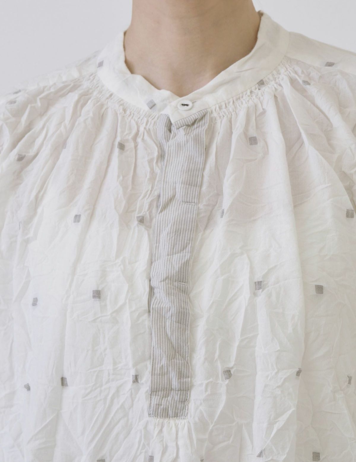 02 オフホワイト