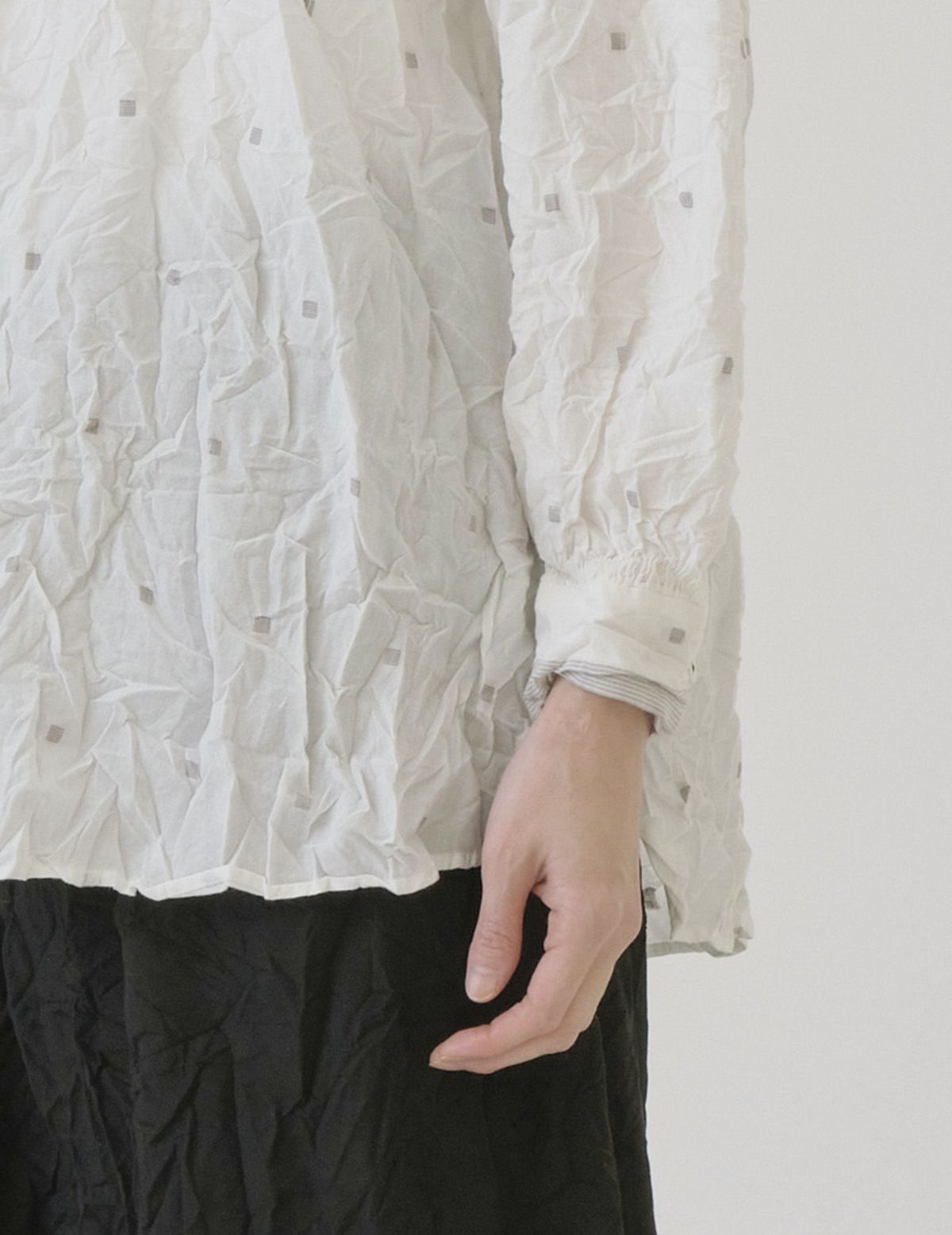 02 オフホワイト