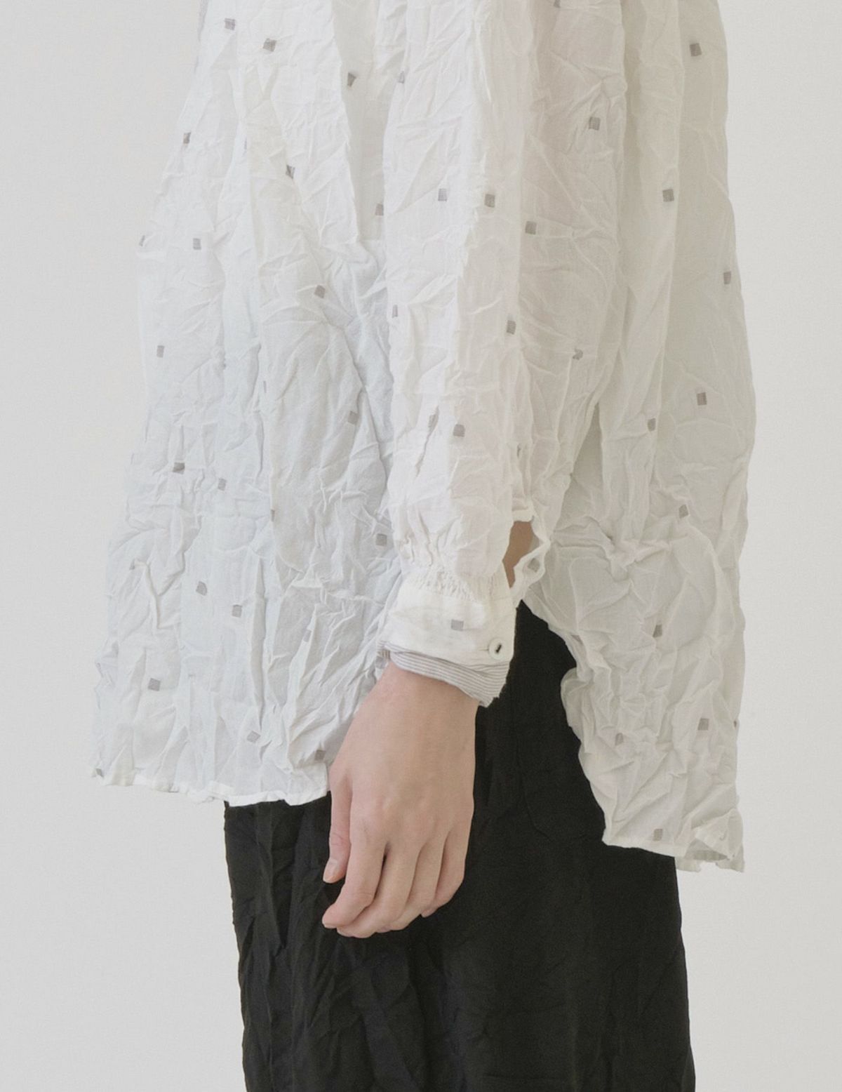 02 オフホワイト