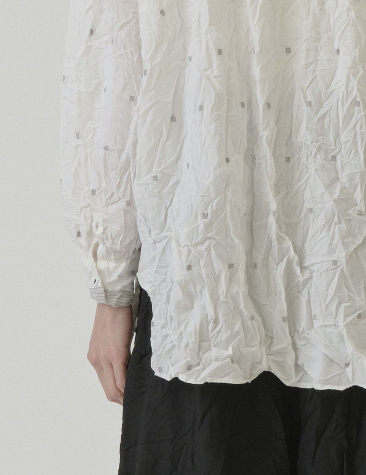 02 オフホワイト