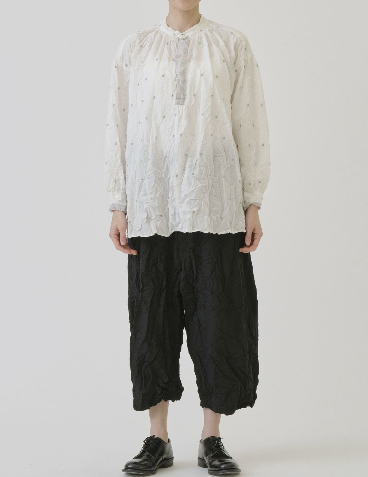 02 オフホワイト