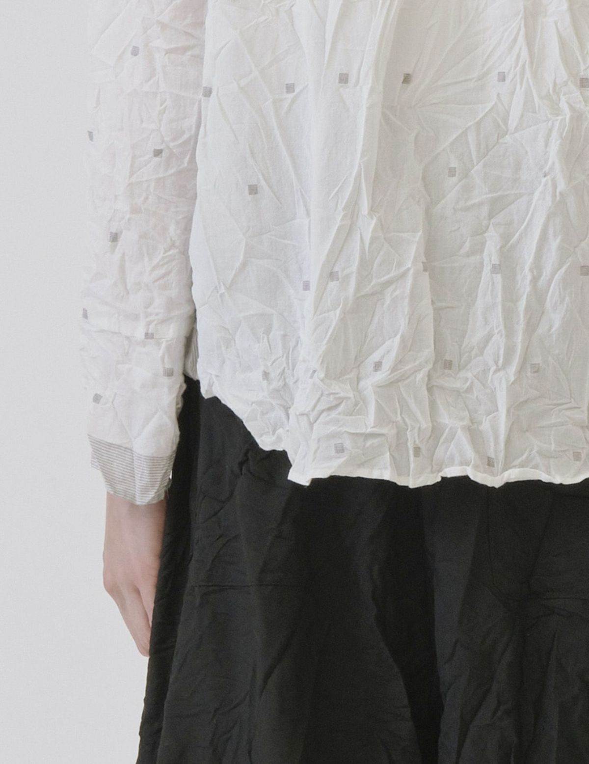 02 オフホワイト