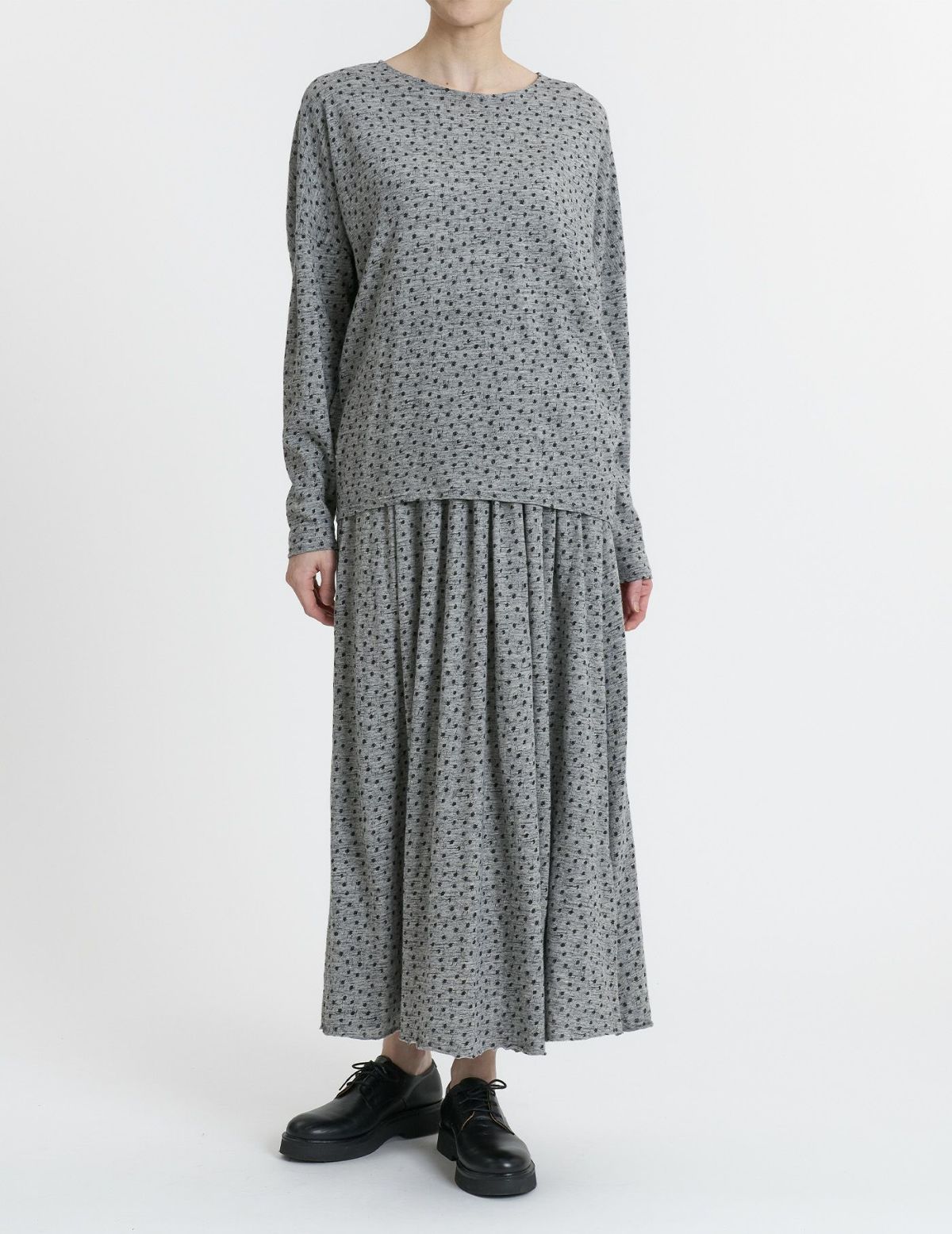 52 トップグレー×チャコールpt：モデル 169cm