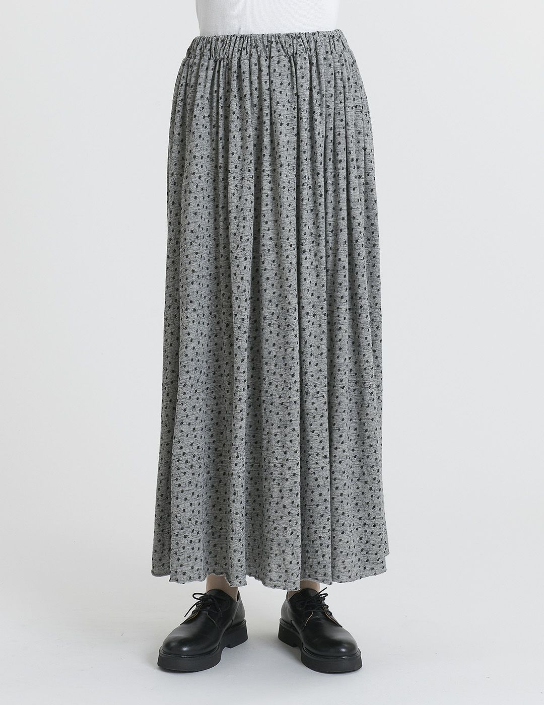 52 トップグレー×チャコールpt：モデル 169cm