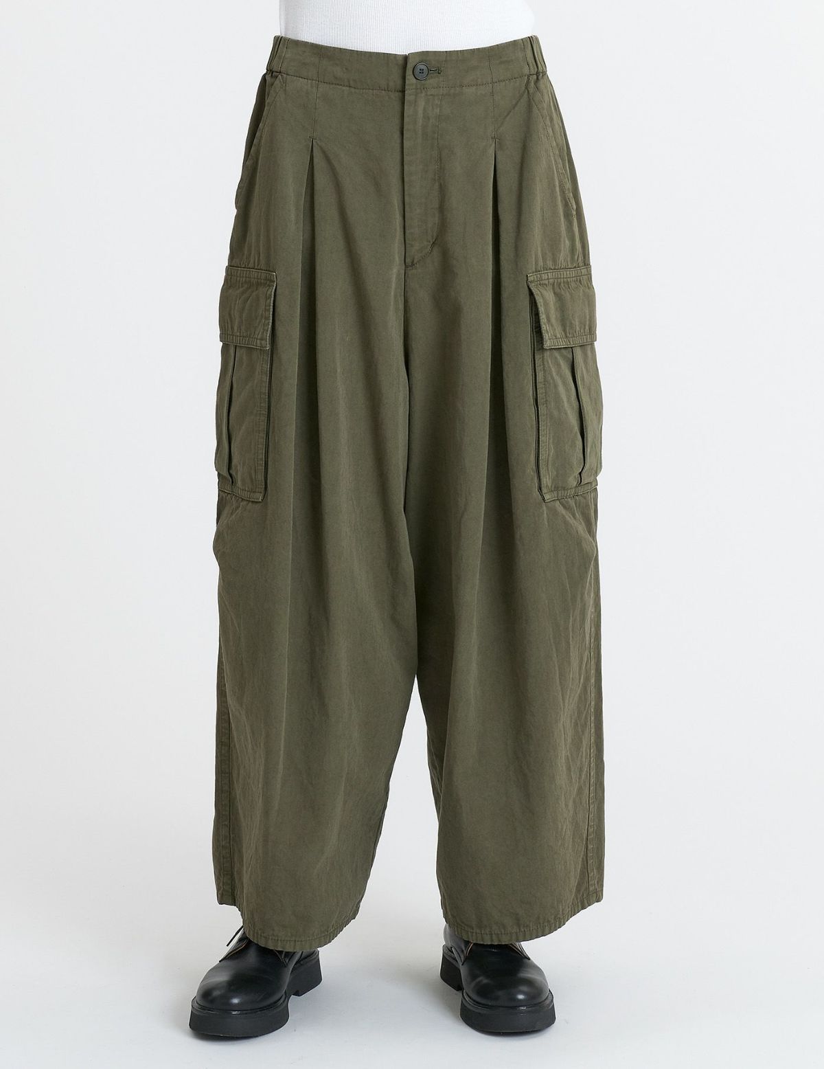 44 カーキ/36size：モデル 169cm