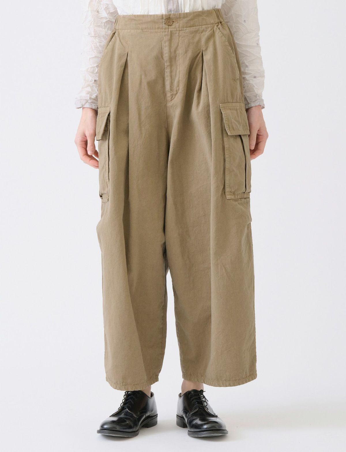 64 ベージュ/36size：モデル 169cm