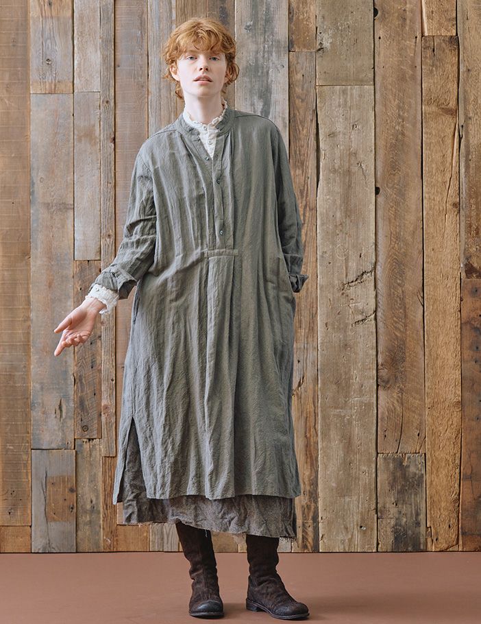 44 カーキ：モデル 170cm