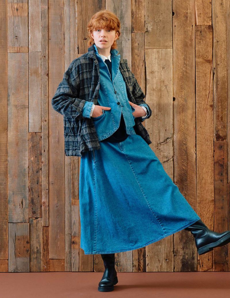 53 チャコール/36(M)size：モデル 170cm