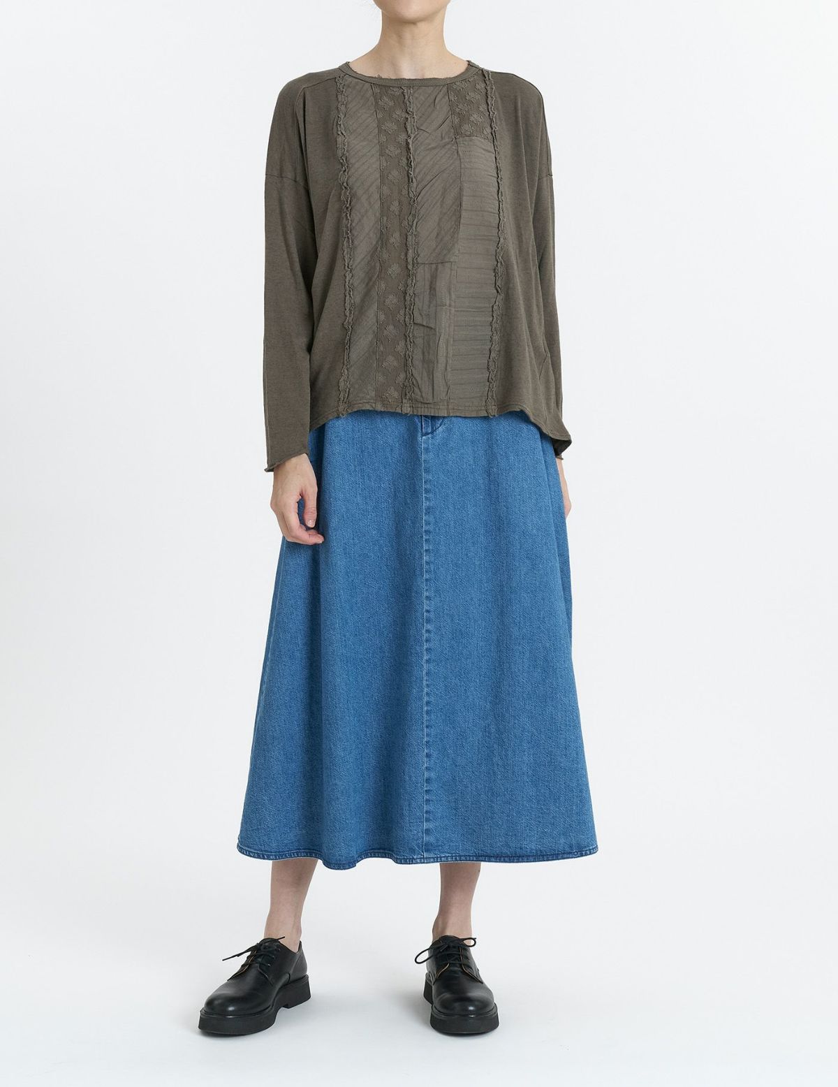 64 カーキベージュ