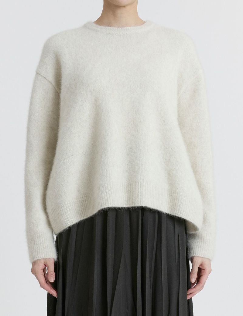 04 アイボリー/36size：モデル169㎝