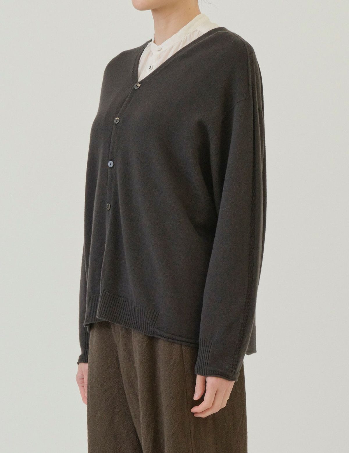 44 カーキブラック