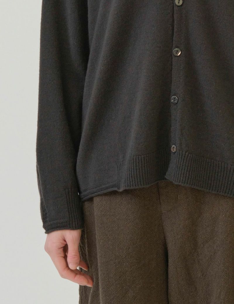 44 カーキブラック