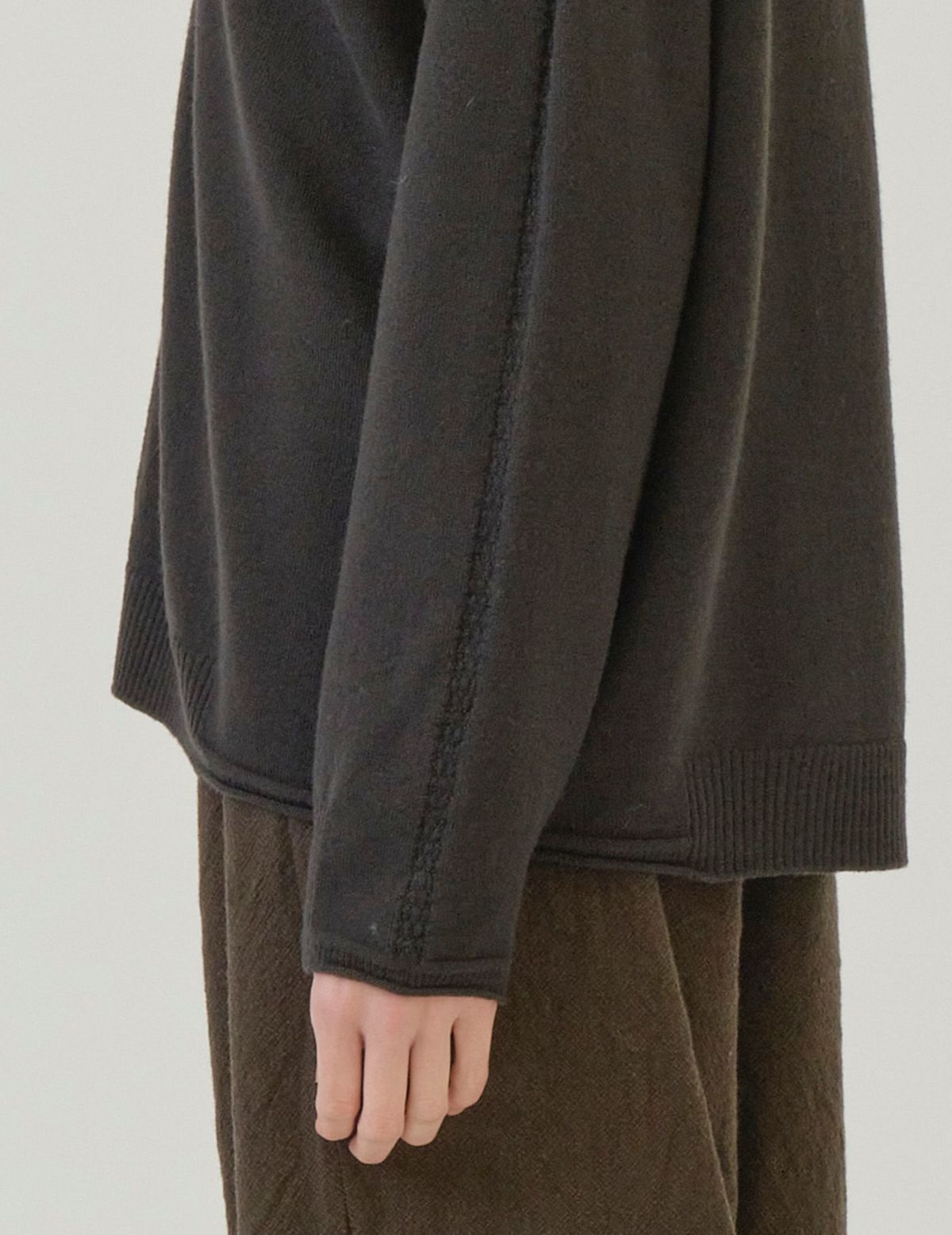 44 カーキブラック