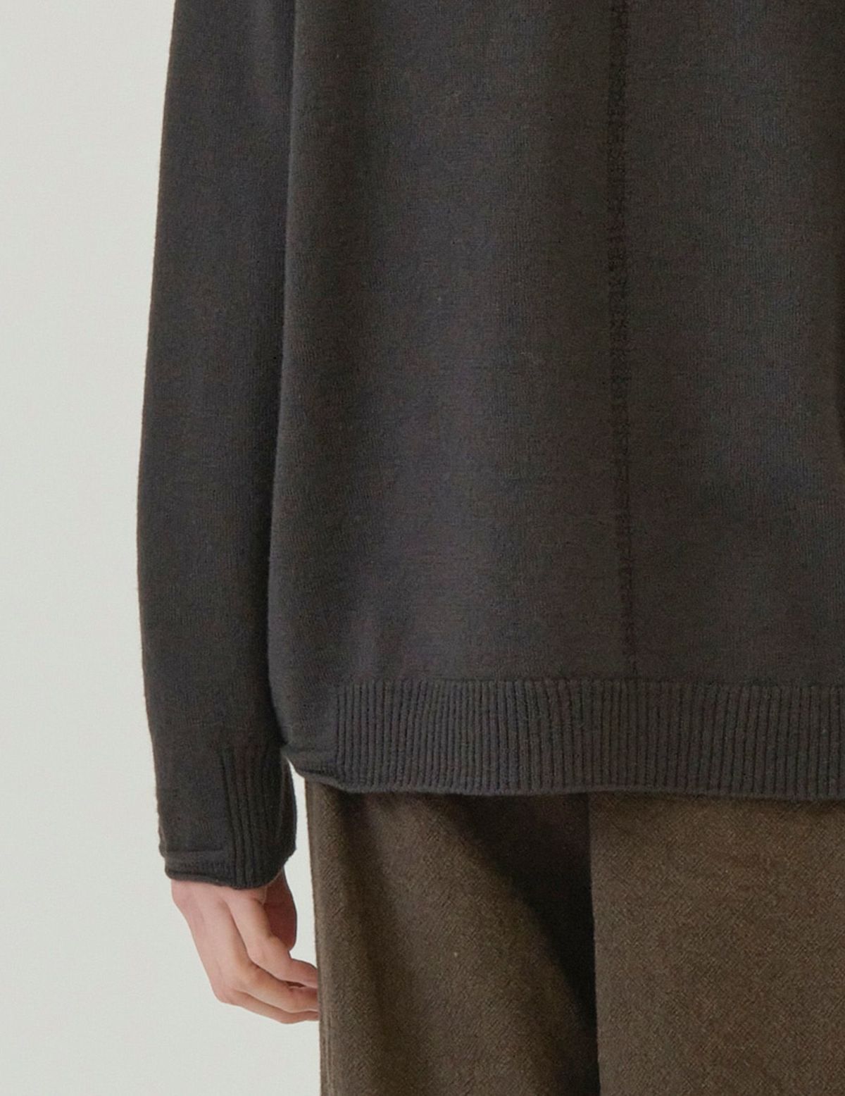 44 カーキブラック