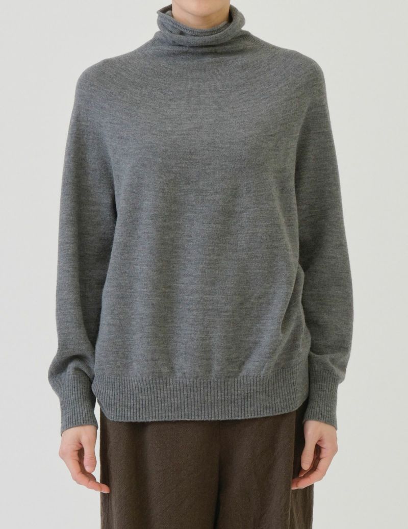 52 トップグレー/36(M)：モデル 169cm