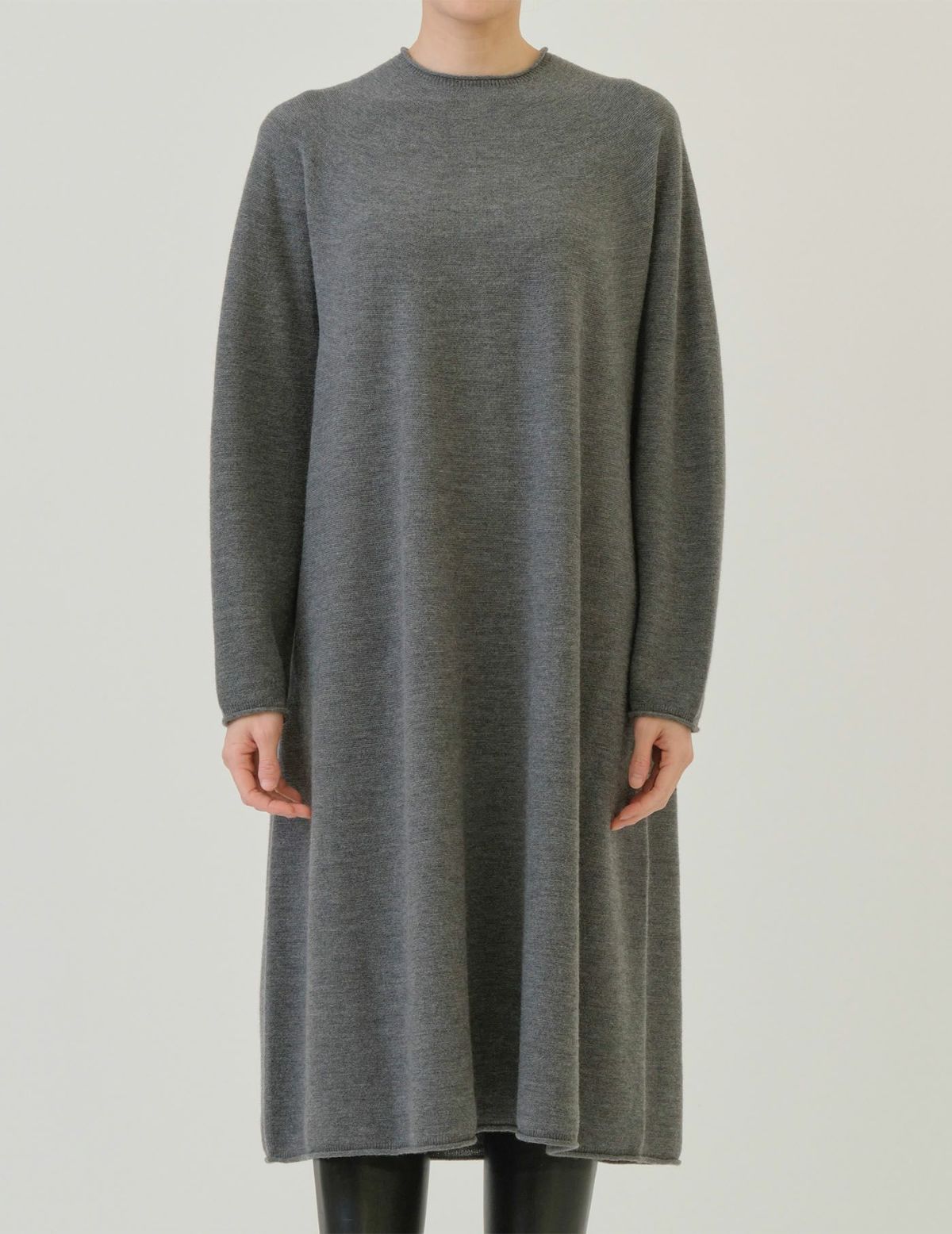 52 トップグレー/36(M)：モデル 169cm