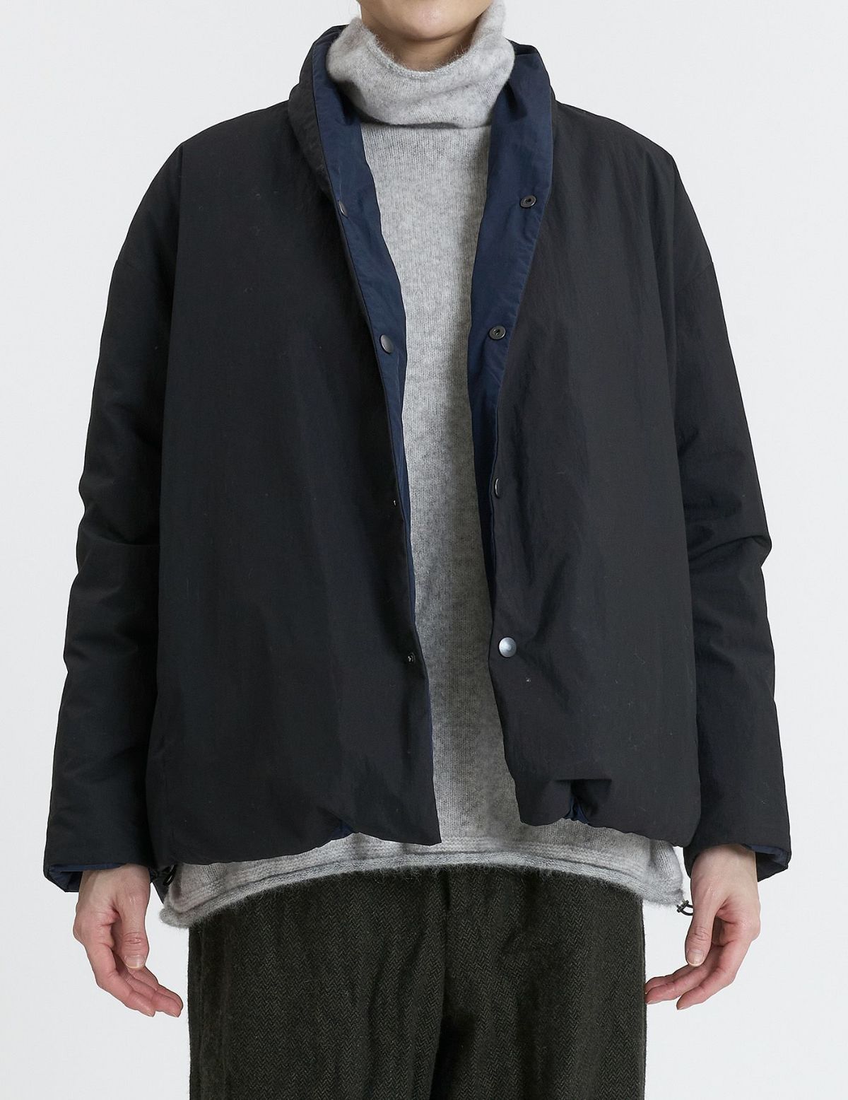 90 ブラック×ネイビー/36(M)：モデル 169cm